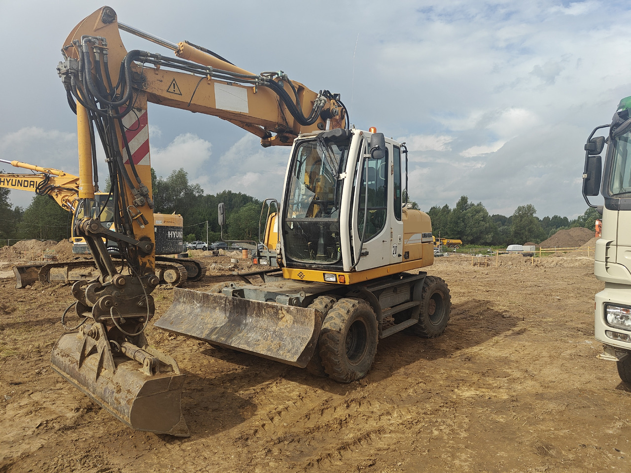LIEBHERR A312 - حفارة على عجلات: صور 2 LIEBHERR A312 - حفارة على عجلات: صور 2