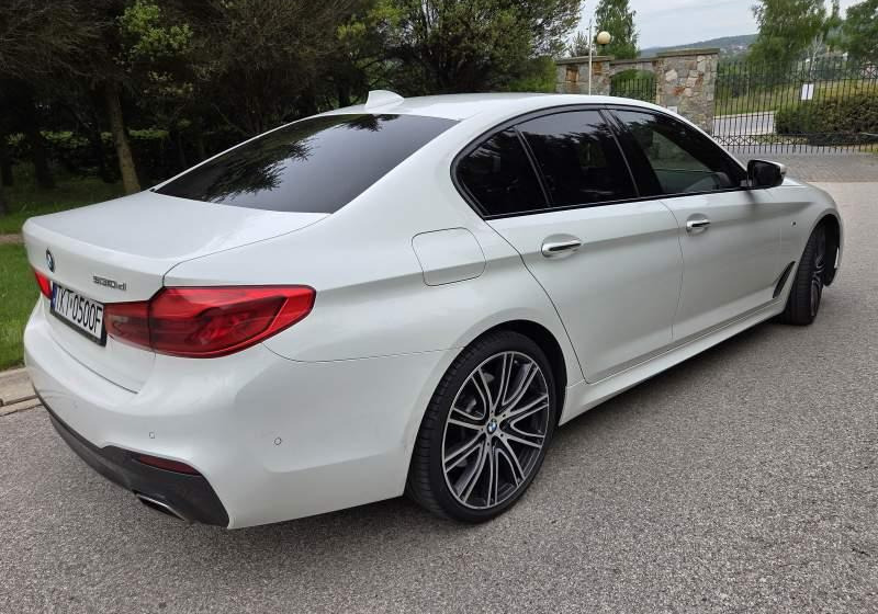 Inna BMW 530 D SERIA 5 XDRIVE M SPORT - سيدان: صور 3 Inna BMW 530 D SERIA 5 XDRIVE M SPORT - سيدان: صور 3