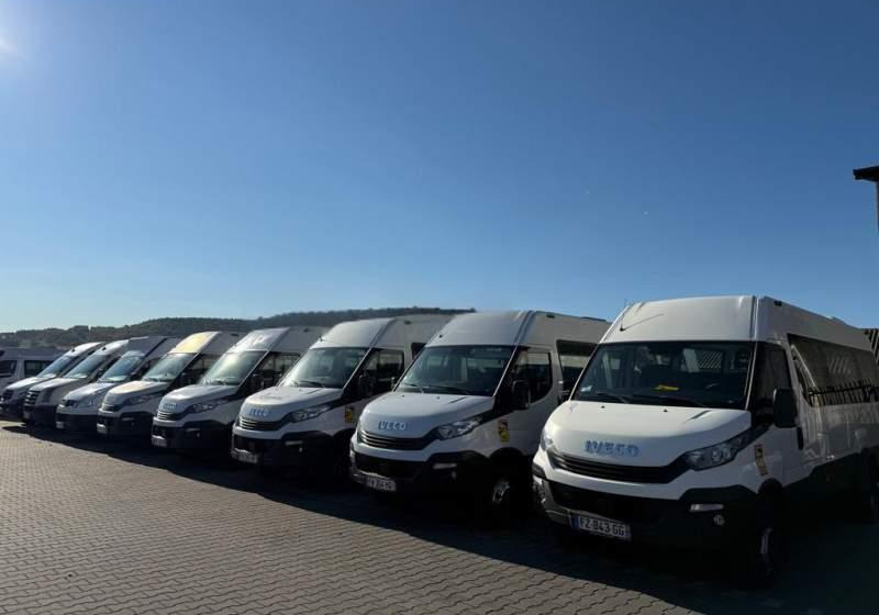 Iveco DAILY / CRAFTER / SPRINTER / WING / 23 MIEJSCA - صغيرة, ميكروباص: صور 1 Iveco DAILY / CRAFTER / SPRINTER / WING / 23 MIEJSCA - صغيرة, ميكروباص: صور 1