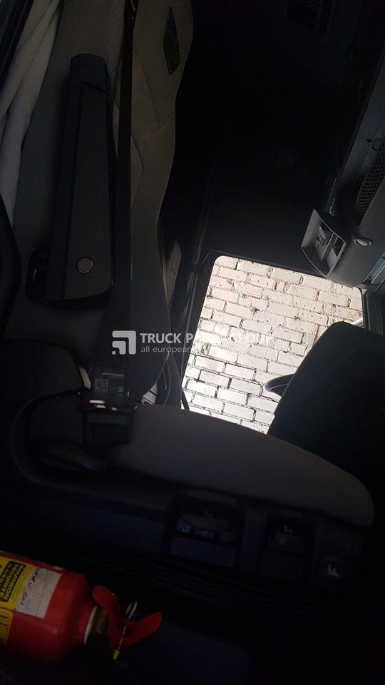IVECO IVECO STRALIS EURO6 emission HY-WAY seats driver + passenger 13138430698, 504045441, 500389633, 500389418, 504196960 - مقاعد السيارات - شاحنة: صور 4 IVECO IVECO STRALIS EURO6 emission HY-WAY seats driver + passenger 13138430698, 504045441, 500389633, 500389418, 504196960 - مقاعد السيارات - شاحنة: صور 4