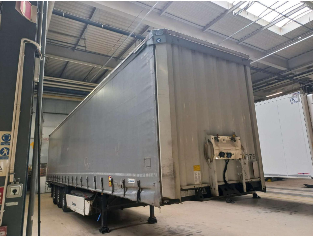 2018 Krone SDP Profi Liner Standard Lifting Axle - الخيمة نصف مقطورة: صور 3 2018 Krone SDP Profi Liner Standard Lifting Axle - الخيمة نصف مقطورة: صور 3