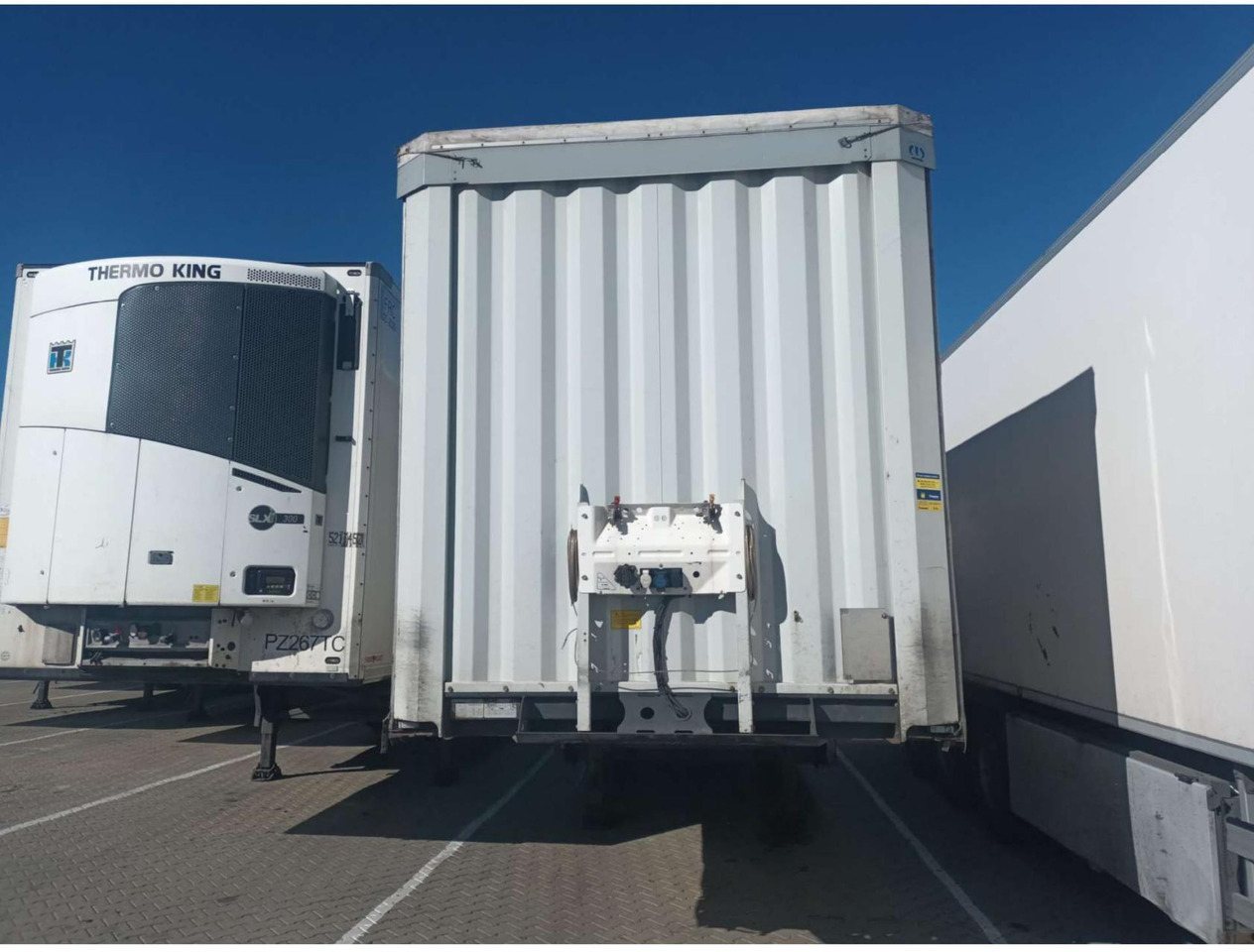 2018 Krone SDP Profi Liner Standard Lifting Axle - الخيمة نصف مقطورة: صور 1 2018 Krone SDP Profi Liner Standard Lifting Axle - الخيمة نصف مقطورة: صور 1