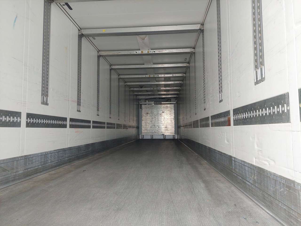 2018 Schmitz Cargobull SKO Double Deck FP 60 ThermoKing SLXi 300 Lifting Axle - مبردة نصف مقطورة: صور 3 2018 Schmitz Cargobull SKO Double Deck FP 60 ThermoKing SLXi 300 Lifting Axle - مبردة نصف مقطورة: صور 3