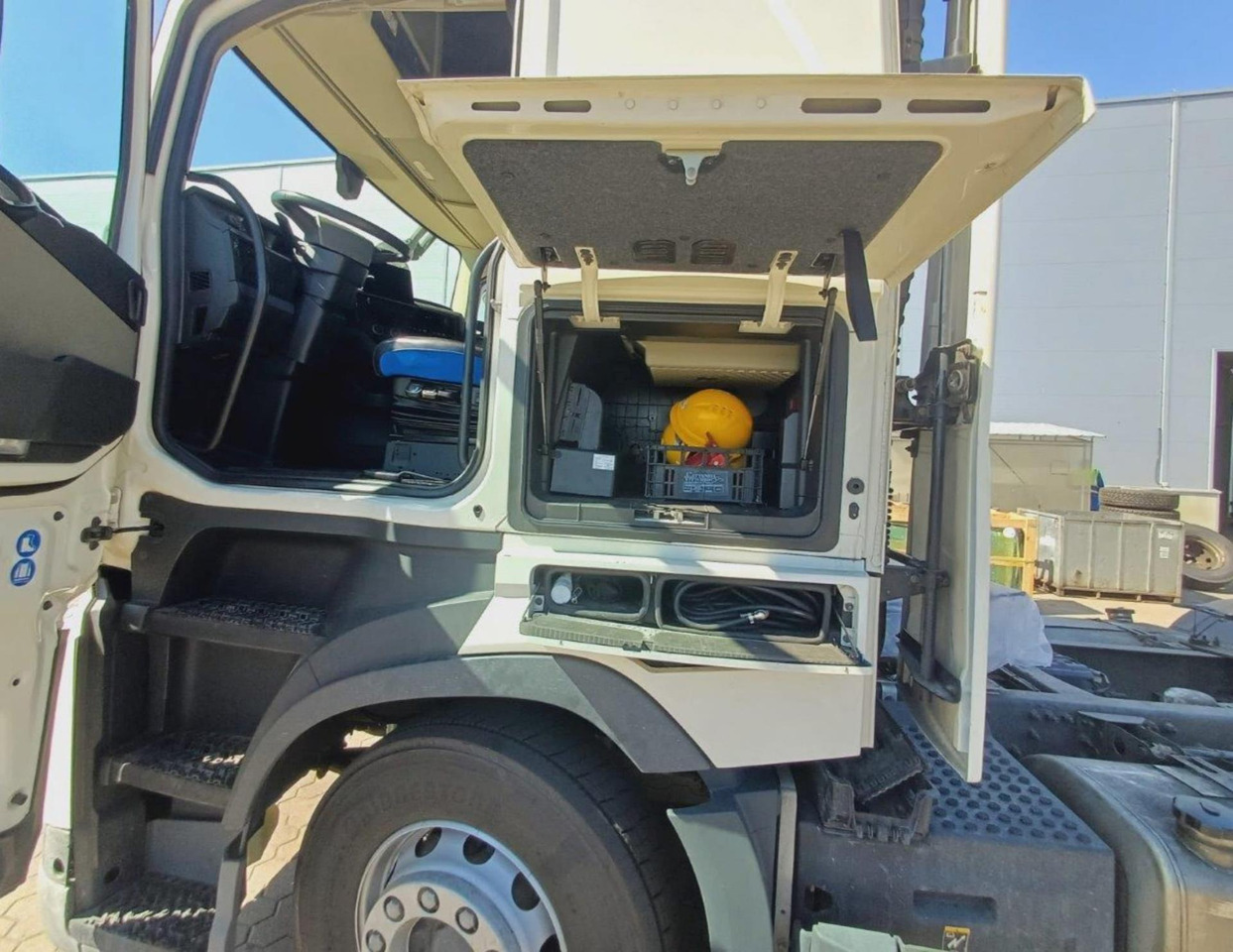 2023 Volvo FH 460 Globetrotter XL i-Save - شاحنة جرار: صور 5 2023 Volvo FH 460 Globetrotter XL i-Save - شاحنة جرار: صور 5