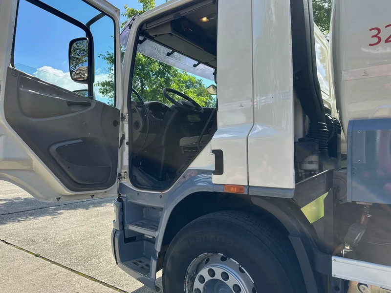 DAF CF 75.310 FAN / NL TRUCK / 6x2 / FUEL TANK 4 COMP. / 22 m3 / EURO5 / TOP CONDITION!! - شاحنة صهريج: صور 5 DAF CF 75.310 FAN / NL TRUCK / 6x2 / FUEL TANK 4 COMP. / 22 m3 / EURO5 / TOP CONDITION!! - شاحنة صهريج: صور 5