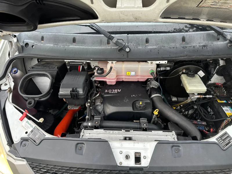 Iveco Daily 35C17 BE TREKKER 12T COMBI MET VELDHUIZEN SDO TRAILER 2008 / EURO 5 / 3 PERS. - شاحنة جرار: صور 4 Iveco Daily 35C17 BE TREKKER 12T COMBI MET VELDHUIZEN SDO TRAILER 2008 / EURO 5 / 3 PERS. - شاحنة جرار: صور 4