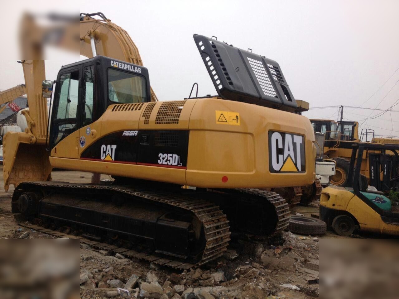 CATERPILLAR 325DL - حفارات زحافة: صور 2 CATERPILLAR 325DL - حفارات زحافة: صور 2