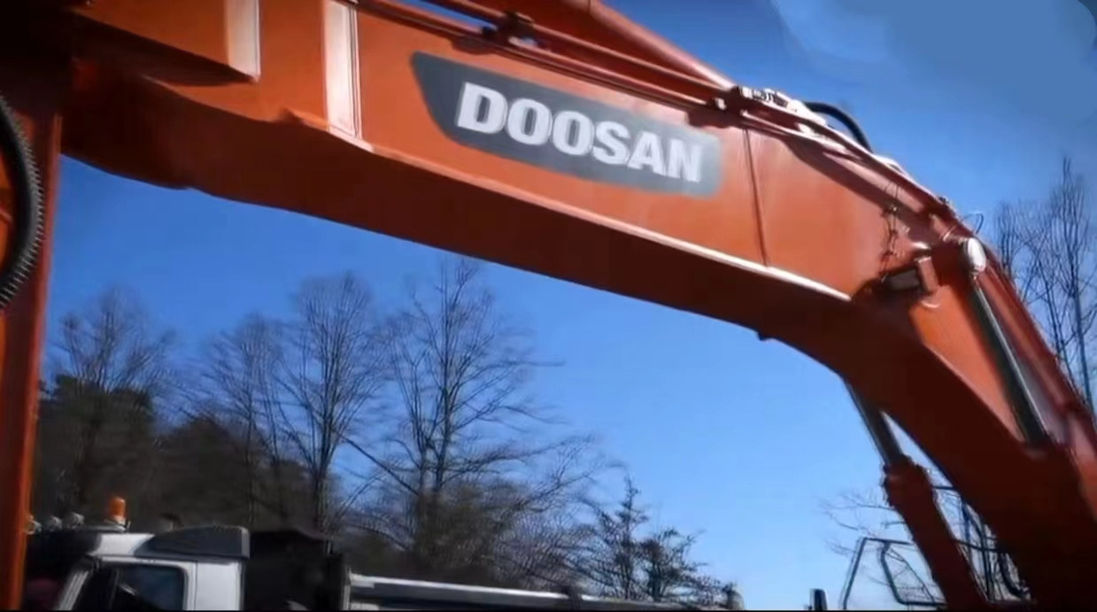 DOOSAN DX420LC - حفارات زحافة: صور 2 DOOSAN DX420LC - حفارات زحافة: صور 2