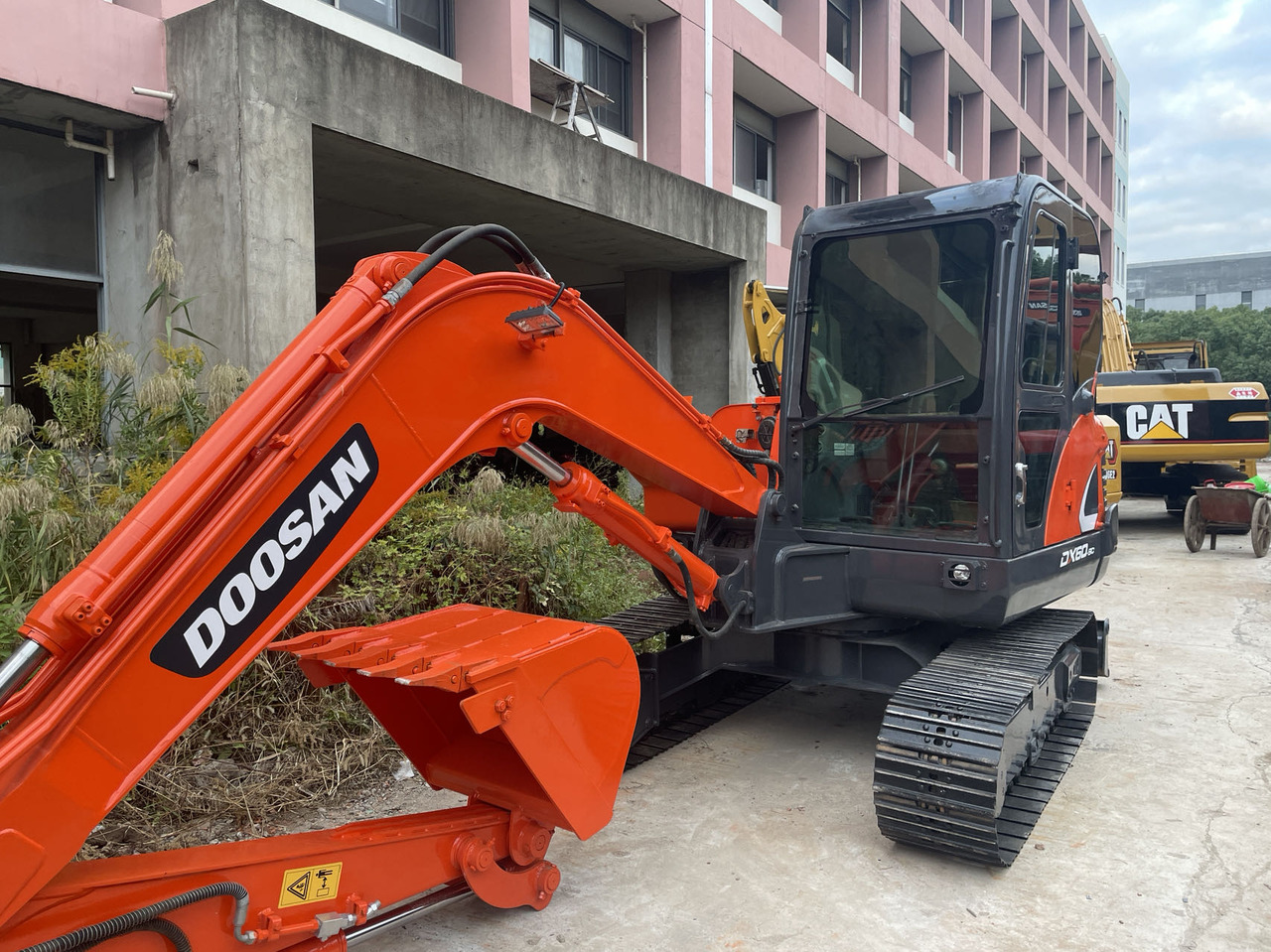 DOOSAN DX60-9C - حفارات زحافة: صور 4 DOOSAN DX60-9C - حفارات زحافة: صور 4