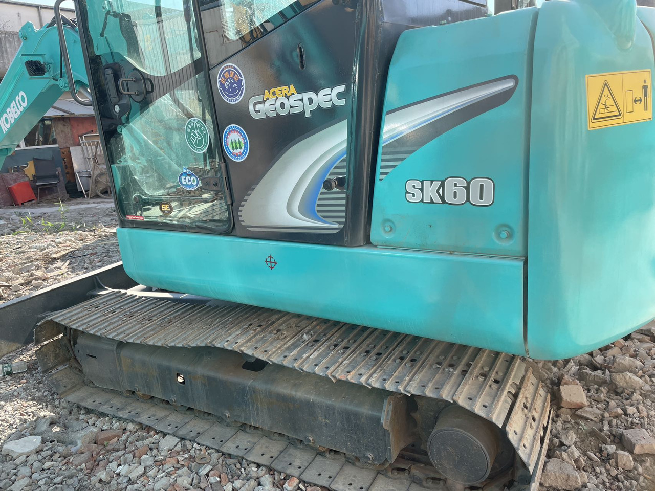 KOBELCO SK60-8 - آلات البناء: صور 2 KOBELCO SK60-8 - آلات البناء: صور 2