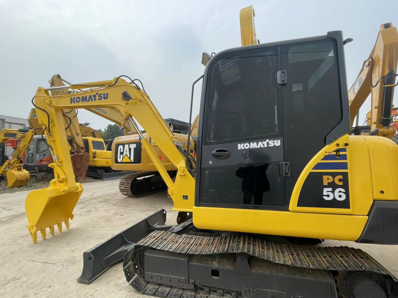 KOMATSU PC56-7 - آلات البناء: صور 1 KOMATSU PC56-7 - آلات البناء: صور 1