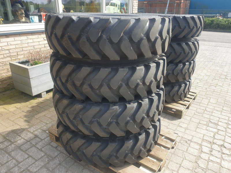 Wielkraanbanden Kumho 10.00-20 - الإطارات - حفارة: صور 2 Wielkraanbanden Kumho 10.00-20 - الإطارات - حفارة: صور 2