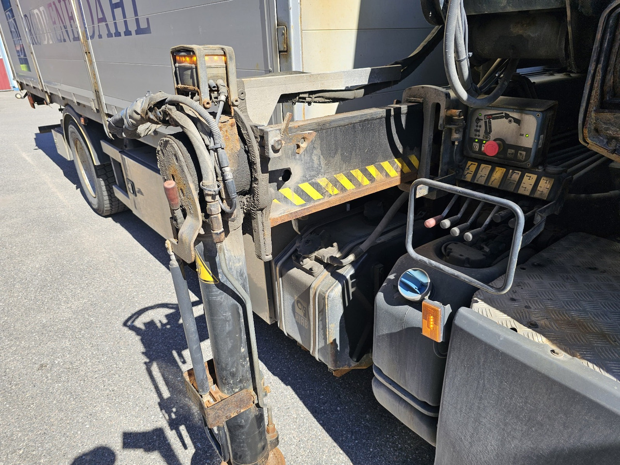 Scania P320 - شاحنات مسطحة, شاحنة كرين: صور 3 Scania P320 - شاحنات مسطحة, شاحنة كرين: صور 3