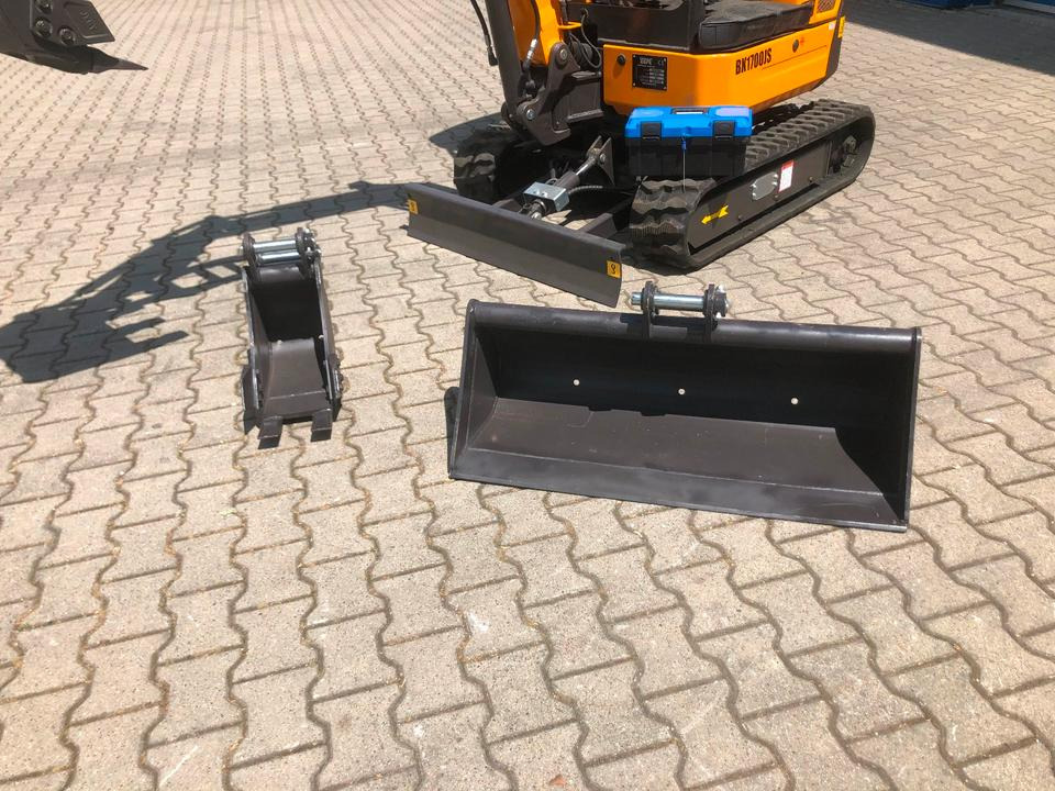 Minibagger BK1700JS + Schaufelpaket *INKL.19% MWST*BERGER KRAUS*KUBOTA*JOYST*SOFORT! - حفارة مصغرة: صور 3 Minibagger BK1700JS + Schaufelpaket *INKL.19% MWST*BERGER KRAUS*KUBOTA*JOYST*SOFORT! - حفارة مصغرة: صور 3