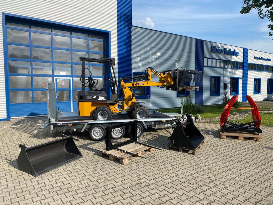 Radlader/Hoflader BK906 inkl. Tieflader und großem Zubehörpaket *INKL.19% MWST*BERGER KRAUS*PERKINS*CE*SOFORT!* - حفارة مصغرة: صور 1 Radlader/Hoflader BK906 inkl. Tieflader und großem Zubehörpaket *INKL.19% MWST*BERGER KRAUS*PERKINS*CE*SOFORT!* - حفارة مصغرة: صور 1
