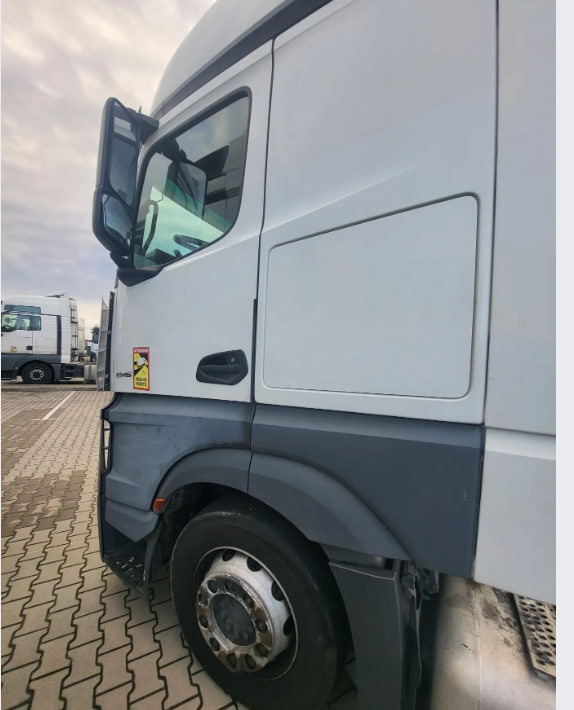 Mercedes-Benz ACTROS 1845 mega WDF - شاحنة جرار: صور 3 Mercedes-Benz ACTROS 1845 mega WDF - شاحنة جرار: صور 3