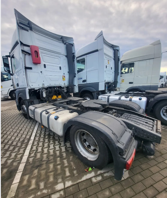 Mercedes-Benz ACTROS 1845 mega - شاحنة جرار: صور 4 Mercedes-Benz ACTROS 1845 mega - شاحنة جرار: صور 4