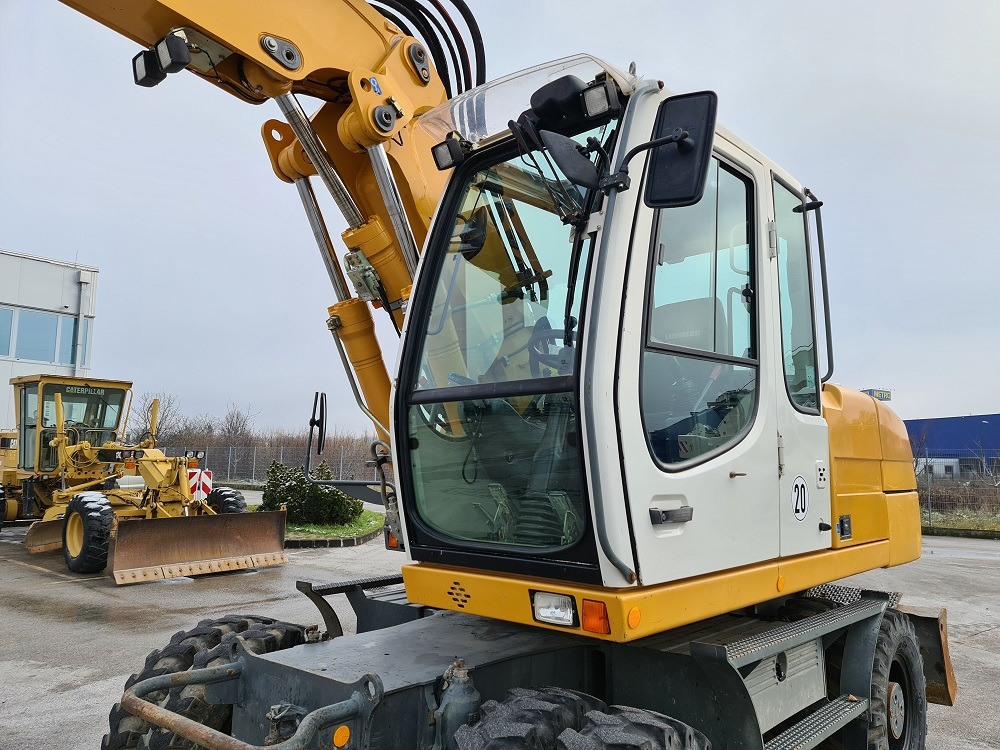 آلات البناء LIEBHERR A316: صور 8