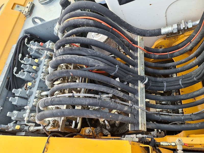 آلات البناء LIEBHERR A316: صور 14