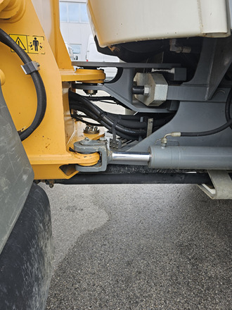 اللودر بعجل LIEBHERR L514: صور 15 اللودر بعجل LIEBHERR L514: صور 15