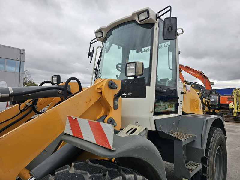 اللودر بعجل LIEBHERR L514: صور 9 اللودر بعجل LIEBHERR L514: صور 9