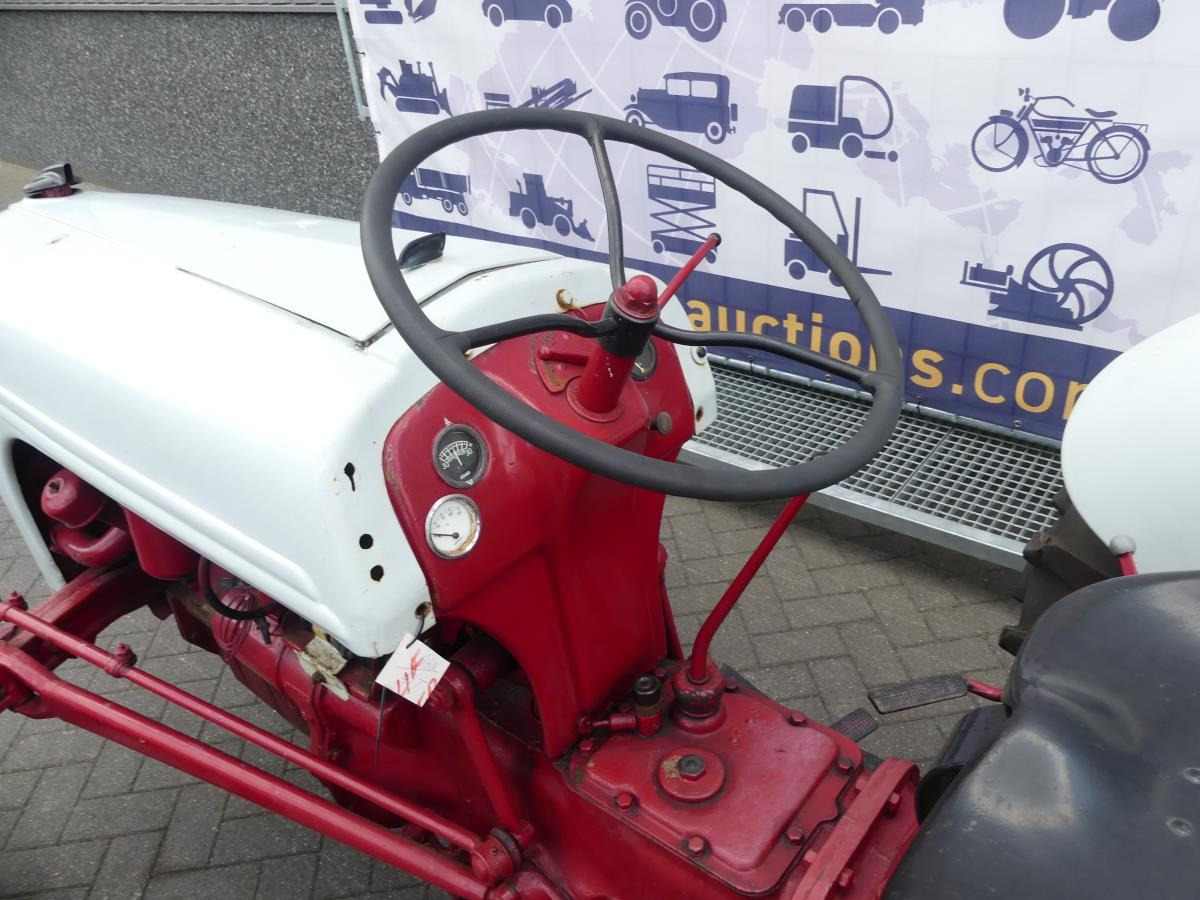 جرار Ford 8N, Dearborn: صور 20