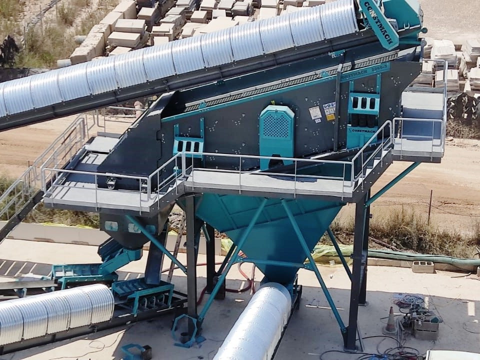 Constmach 140-180 Tph Vibrating Screen 2-3-4 Stages 1800x5000 mm - غربال: صور 3 Constmach 140-180 Tph Vibrating Screen 2-3-4 Stages 1800x5000 mm - غربال: صور 3