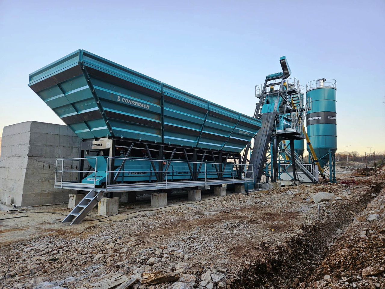 Constmach Centrale à Béton Compacte de 120 m³/h - مصنع خلط الخرسانة: صور 2 Constmach Centrale à Béton Compacte de 120 m³/h - مصنع خلط الخرسانة: صور 2