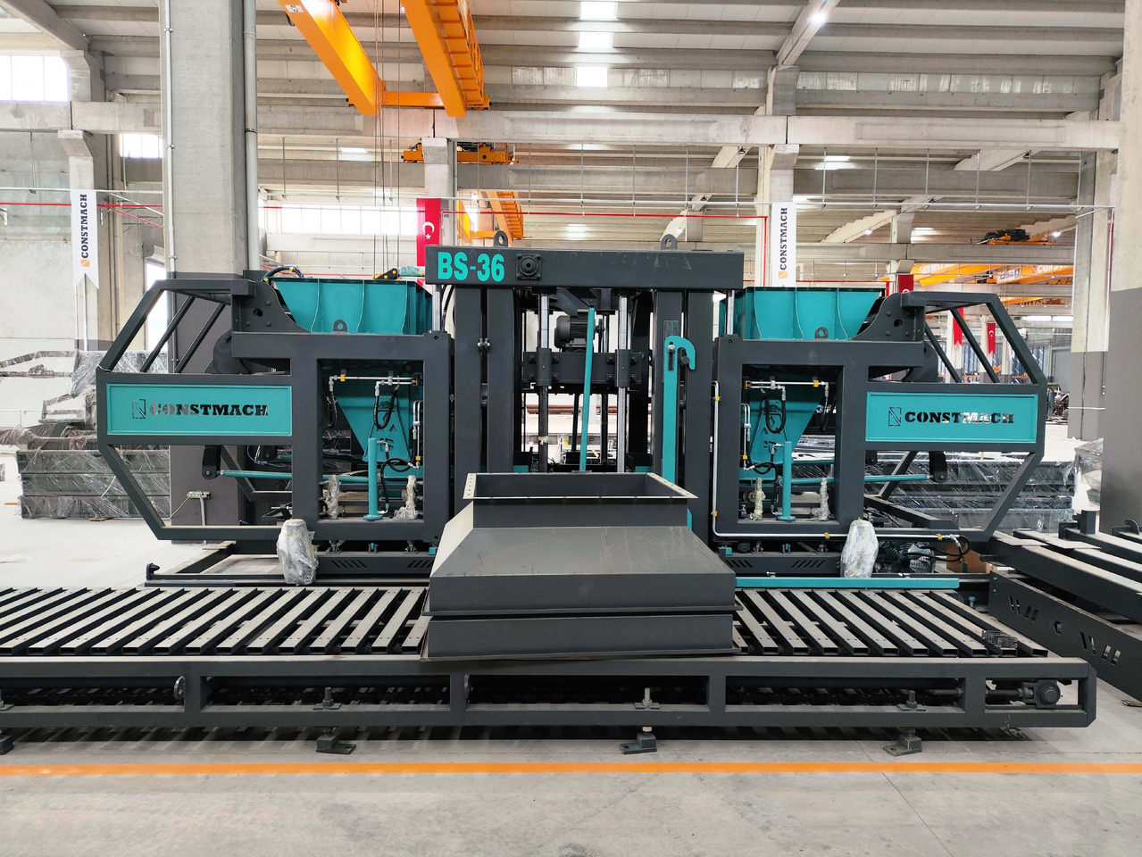 Constmach Machine à Fabriquer des Briquettes BS-42 (Machine à Fabriquer des Blocs de Béton) - ماكينة البلوك: صور 2 Constmach Machine à Fabriquer des Briquettes BS-42 (Machine à Fabriquer des Blocs de Béton) - ماكينة البلوك: صور 2