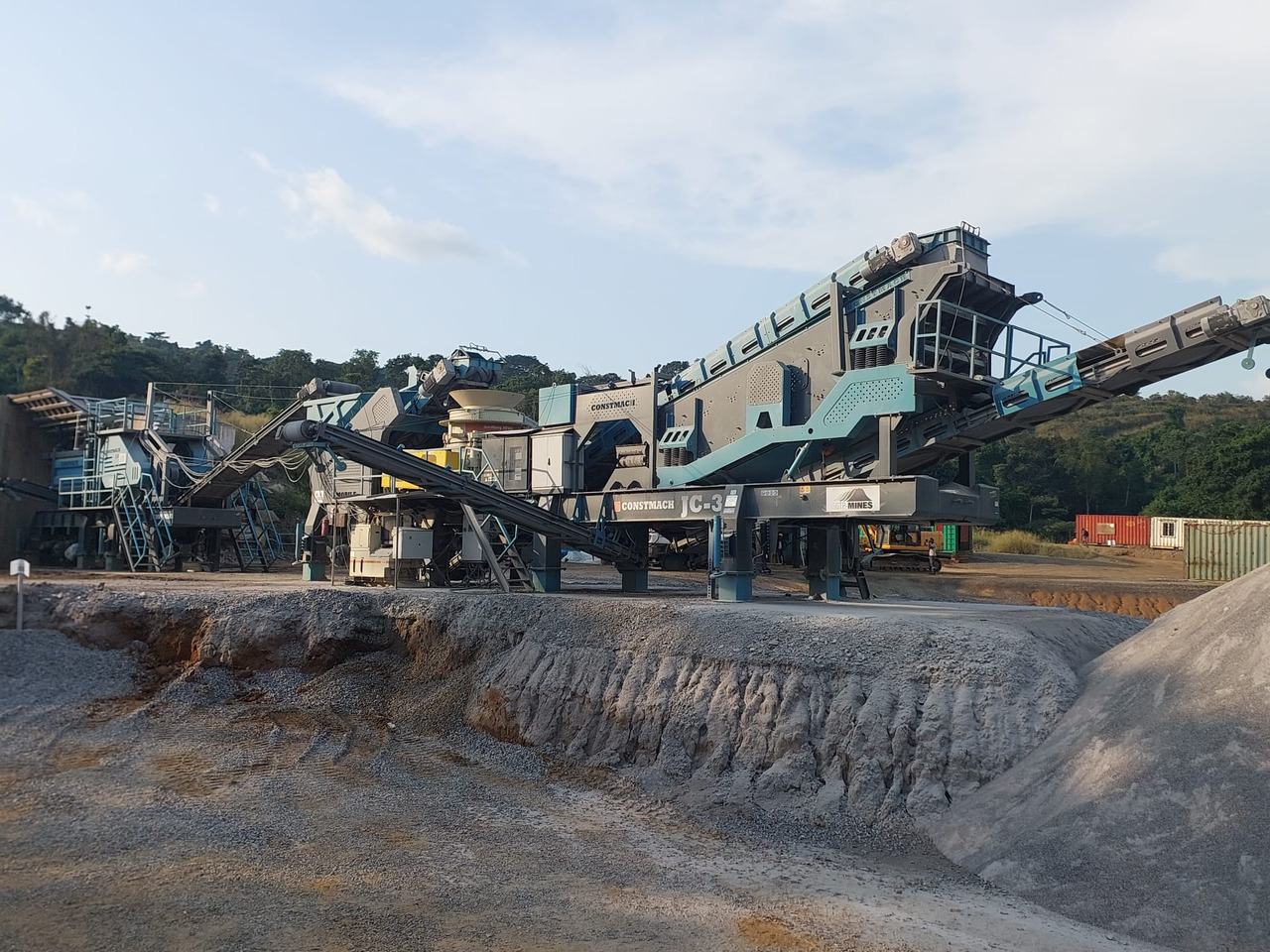 Constmach Mobile Backenbrecheranlage mit einer Leistung von 250 bis 300 t/h - كسارة متحركه: صور 1 Constmach Mobile Backenbrecheranlage mit einer Leistung von 250 bis 300 t/h - كسارة متحركه: صور 1