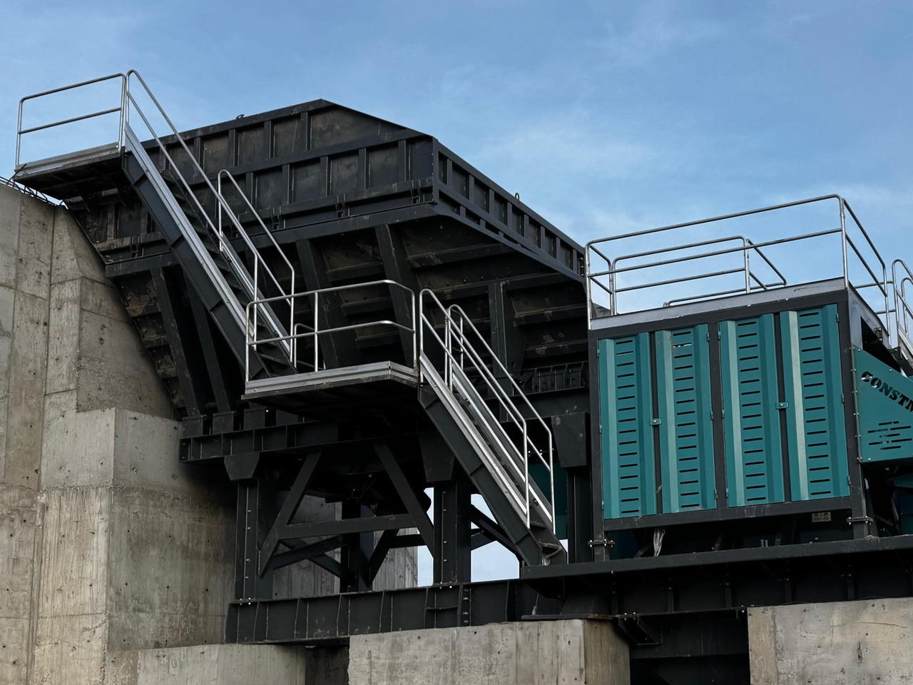 Constmach Vibrationsförderer mit Kapazitäten von 80 bis 500 Tonnen - ماكينات التعدين: صور 5 Constmach Vibrationsförderer mit Kapazitäten von 80 bis 500 Tonnen - ماكينات التعدين: صور 5