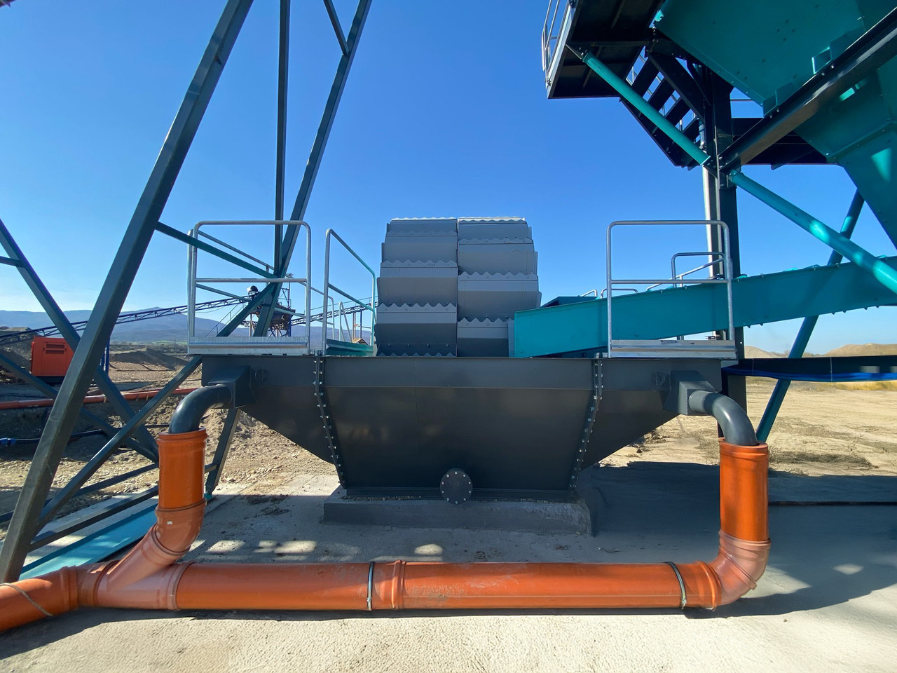 Constmach Wheeled Bucket Sand Washing Machine - غربال: صور 1 Constmach Wheeled Bucket Sand Washing Machine - غربال: صور 1
