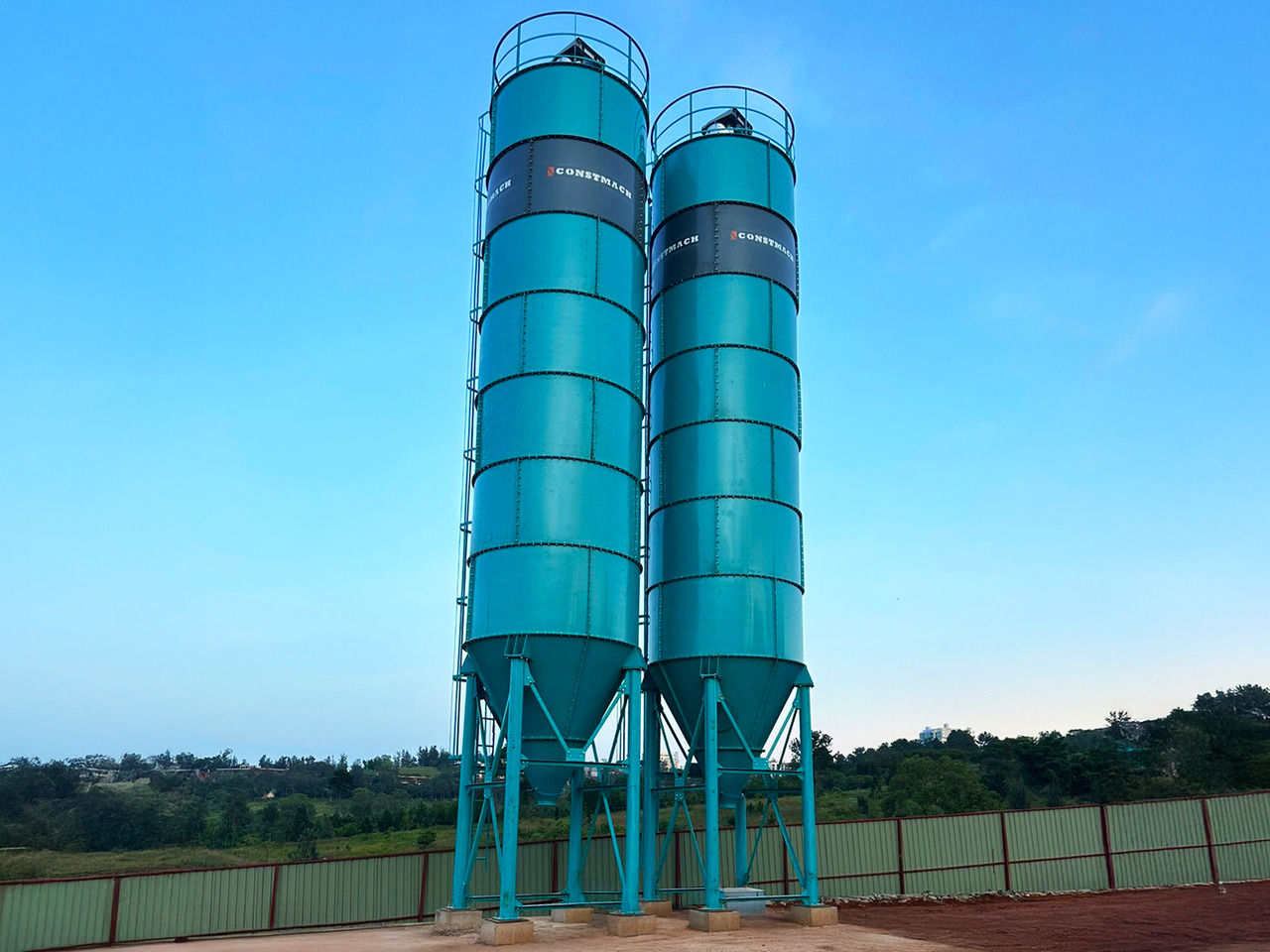 Constmach Zement Silo mit 100 Tonnen Kapazität - خزان الأسمنت: صور 1 Constmach Zement Silo mit 100 Tonnen Kapazität - خزان الأسمنت: صور 1