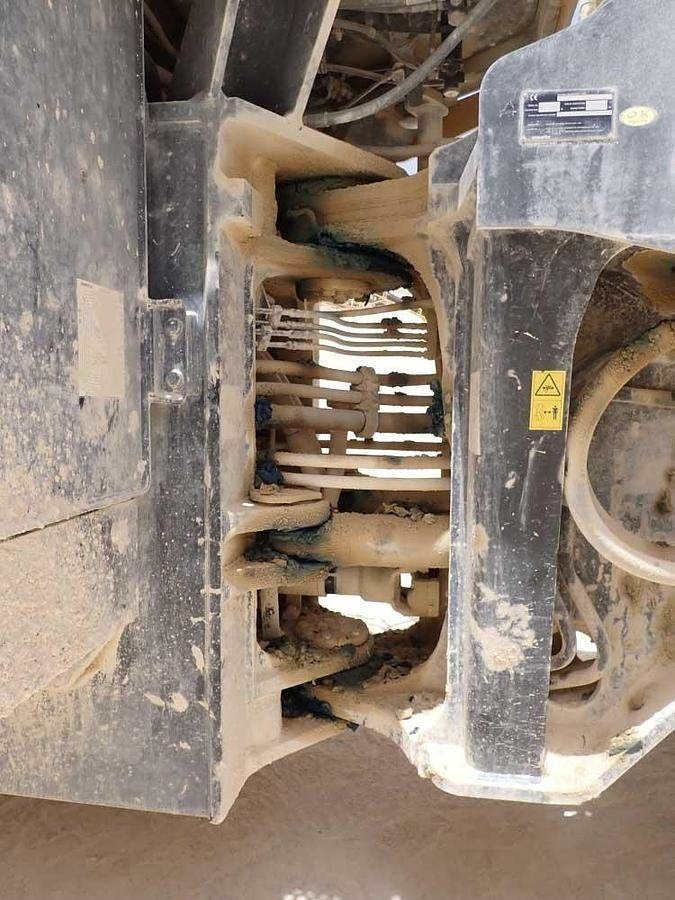 اللودر بعجل Komatsu WA600-8EO: صور 30
