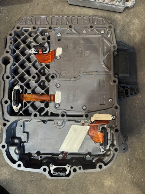 ZF Getriebesteller Oberteil TRAXON Deckel 0501331678 - علبة التروس و قطع الغيار - شاحنة: صور 1 ZF Getriebesteller Oberteil TRAXON Deckel 0501331678 - علبة التروس و قطع الغيار - شاحنة: صور 1