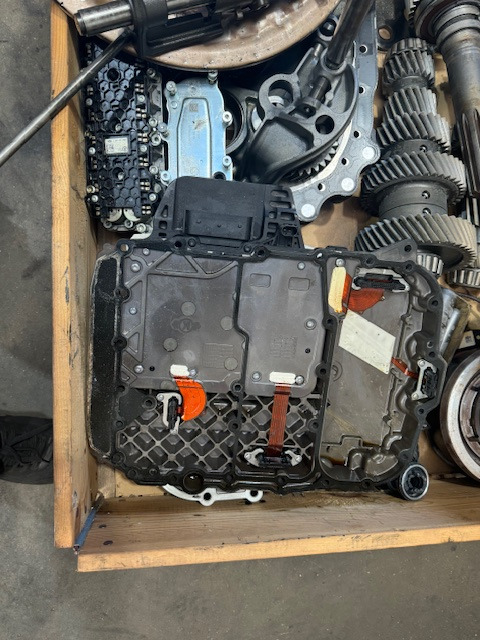 ZF Getriebesteller Oberteil TRAXON Deckel 0501331678 - علبة التروس و قطع الغيار - شاحنة: صور 4 ZF Getriebesteller Oberteil TRAXON Deckel 0501331678 - علبة التروس و قطع الغيار - شاحنة: صور 4