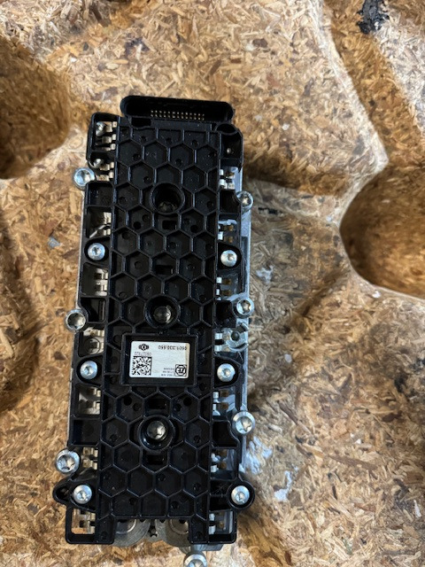 ZF Ventilblock TRAXON Getriebe 0501330550 - علبة التروس و قطع الغيار - شاحنة: صور 1 ZF Ventilblock TRAXON Getriebe 0501330550 - علبة التروس و قطع الغيار - شاحنة: صور 1