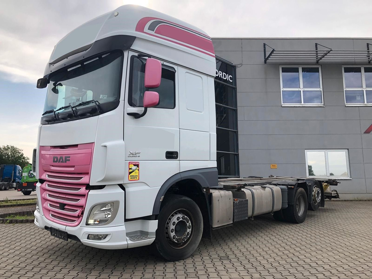 DAF XF460SSC Lenk/Lift*LBW*Standkl*Mega*NeueKuppl. - شاحنات الحاويات/ جسم علوي قابل للتغيير شاحنة: صور 3 DAF XF460SSC Lenk/Lift*LBW*Standkl*Mega*NeueKuppl. - شاحنات الحاويات/ جسم علوي قابل للتغيير شاحنة: صور 3