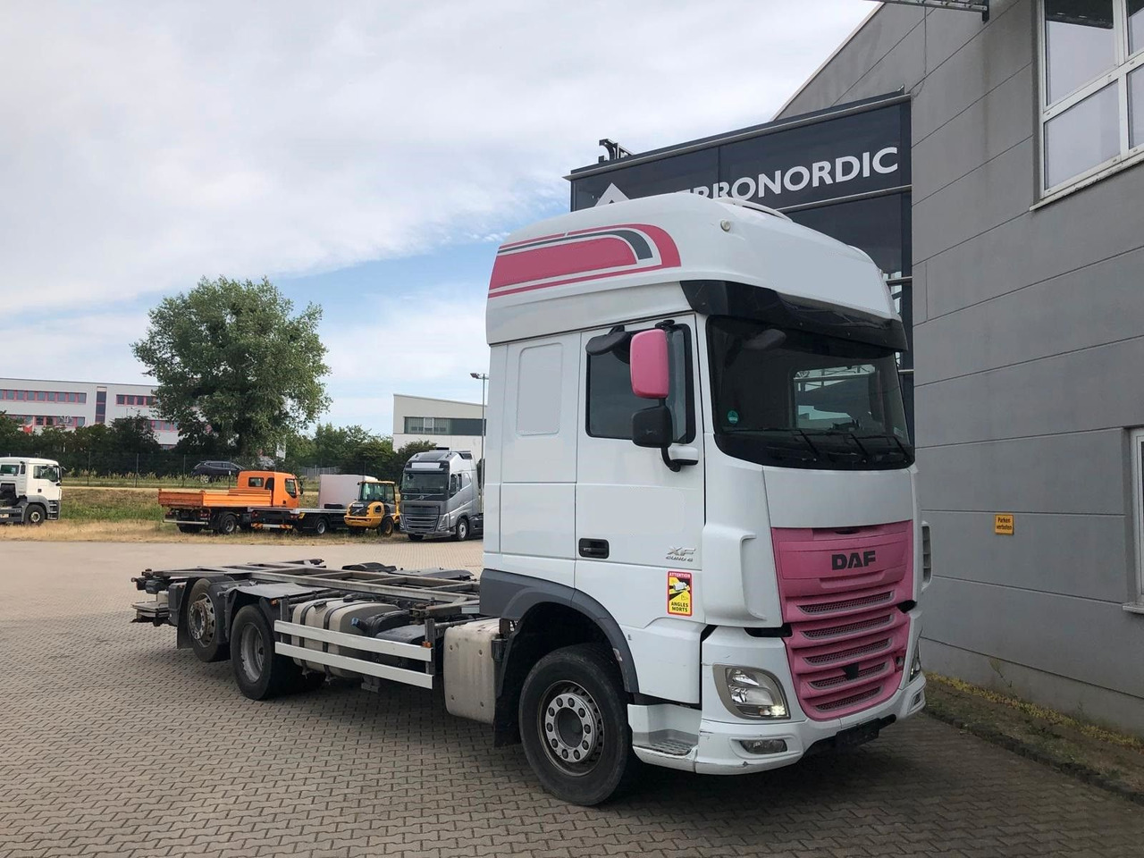 DAF XF460SSC Lenk/Lift*LBW*Standkl*Mega*NeueKuppl. - شاحنات الحاويات/ جسم علوي قابل للتغيير شاحنة: صور 1 DAF XF460SSC Lenk/Lift*LBW*Standkl*Mega*NeueKuppl. - شاحنات الحاويات/ جسم علوي قابل للتغيير شاحنة: صور 1