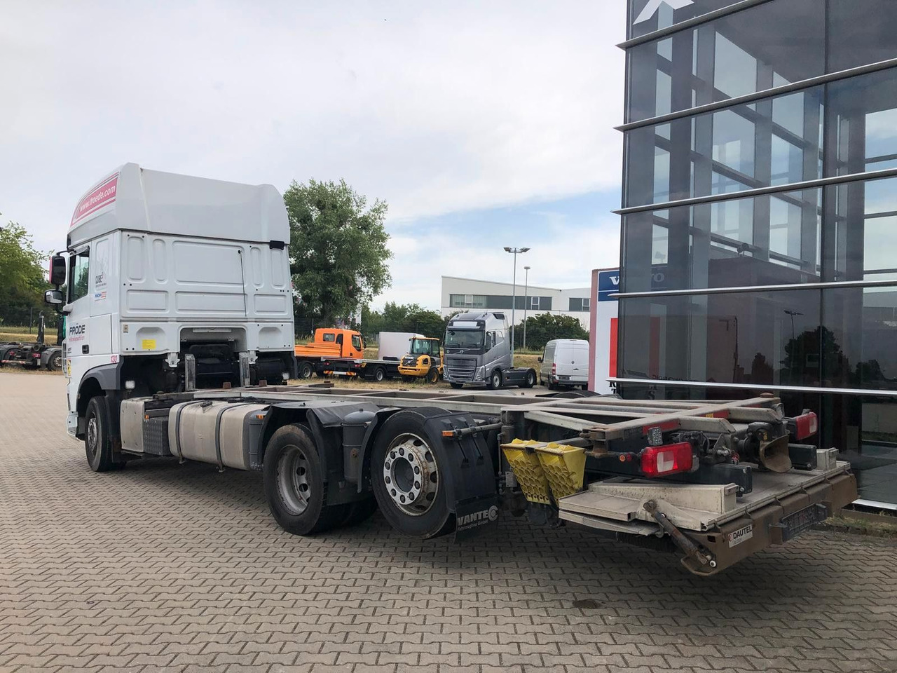 DAF XF460SSC Lenk/Lift*LBW*Standkl*Mega*NeueKuppl. - شاحنات الحاويات/ جسم علوي قابل للتغيير شاحنة: صور 2 DAF XF460SSC Lenk/Lift*LBW*Standkl*Mega*NeueKuppl. - شاحنات الحاويات/ جسم علوي قابل للتغيير شاحنة: صور 2