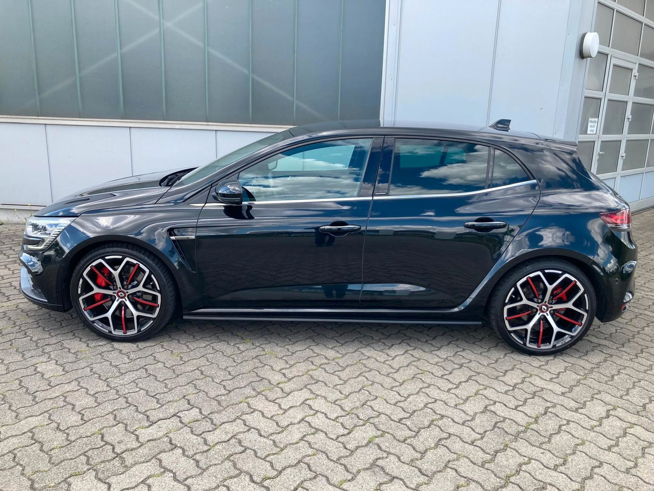 Renault Megane IV Lim. 5-trg. R.S. Trophy TCe 300 - سيارة: صور 2 Renault Megane IV Lim. 5-trg. R.S. Trophy TCe 300 - سيارة: صور 2