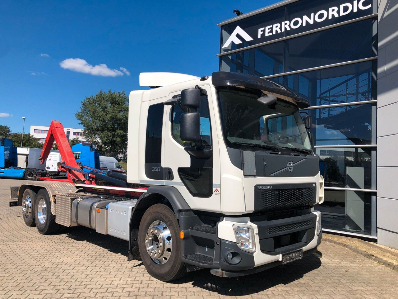 Volvo FE 350 6x2 Lenkachse*Alufelgen*HIAB*AHK*Klima - شاحنة ذات الخطاف: صور 1 Volvo FE 350 6x2 Lenkachse*Alufelgen*HIAB*AHK*Klima - شاحنة ذات الخطاف: صور 1
