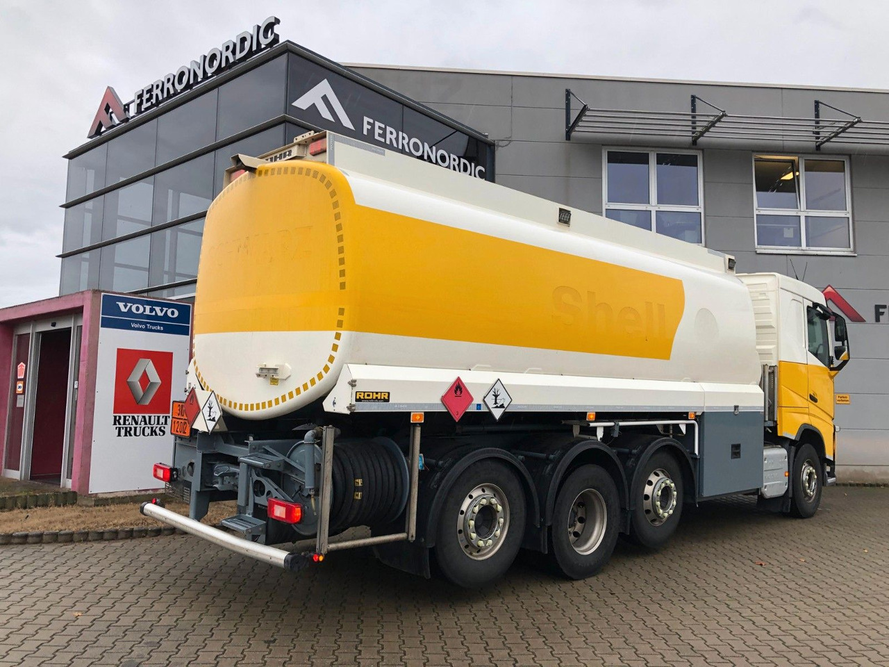 Volvo FH420 Tridem*ADR*3 Kammern 26700LT*ROHR*Sening - شاحنة صهريج: صور 2 Volvo FH420 Tridem*ADR*3 Kammern 26700LT*ROHR*Sening - شاحنة صهريج: صور 2