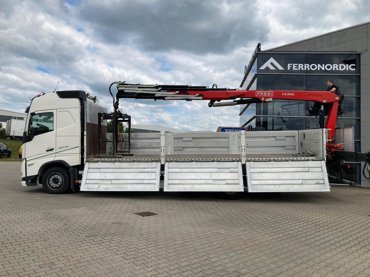 Volvo FH460 8x2 TRIDEM VLA&NLA gelenkt*FASSI F215AS.24 - شاحنة كرين: صور 3 Volvo FH460 8x2 TRIDEM VLA&NLA gelenkt*FASSI F215AS.24 - شاحنة كرين: صور 3