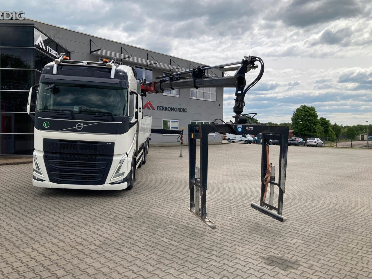 Volvo FH460 8x2 TRIDEM VLA&NLA gelenkt*FASSI F215AS.24 - شاحنة كرين: صور 5 Volvo FH460 8x2 TRIDEM VLA&NLA gelenkt*FASSI F215AS.24 - شاحنة كرين: صور 5