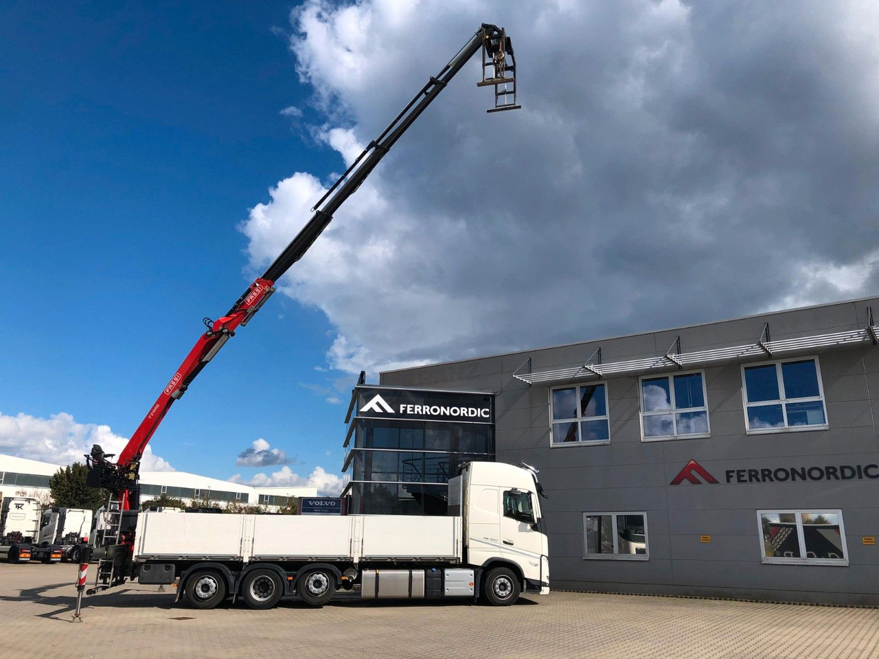 Volvo FH460 8x2 TRIDEM VLA&NLA gelenkt*FASSI F215AS.24 - شاحنات مسطحة, شاحنة كرين: صور 1 Volvo FH460 8x2 TRIDEM VLA&NLA gelenkt*FASSI F215AS.24 - شاحنات مسطحة, شاحنة كرين: صور 1