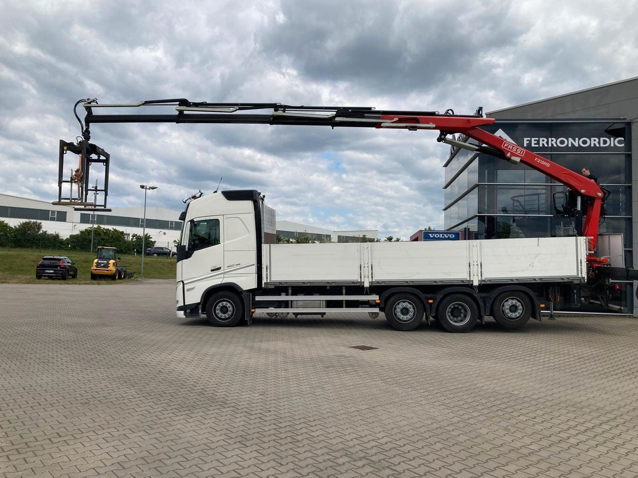 Volvo FH460 8x2 TRIDEM VLA&NLA gelenkt*FASSI F215AS.24 - شاحنة كرين: صور 1 Volvo FH460 8x2 TRIDEM VLA&NLA gelenkt*FASSI F215AS.24 - شاحنة كرين: صور 1