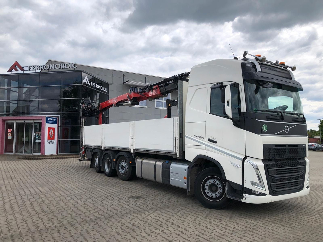 Volvo FH460 8x2 TRIDEM VLA&NLA gelenkt*FASSI F215AS.24 - شاحنة كرين: صور 3 Volvo FH460 8x2 TRIDEM VLA&NLA gelenkt*FASSI F215AS.24 - شاحنة كرين: صور 3