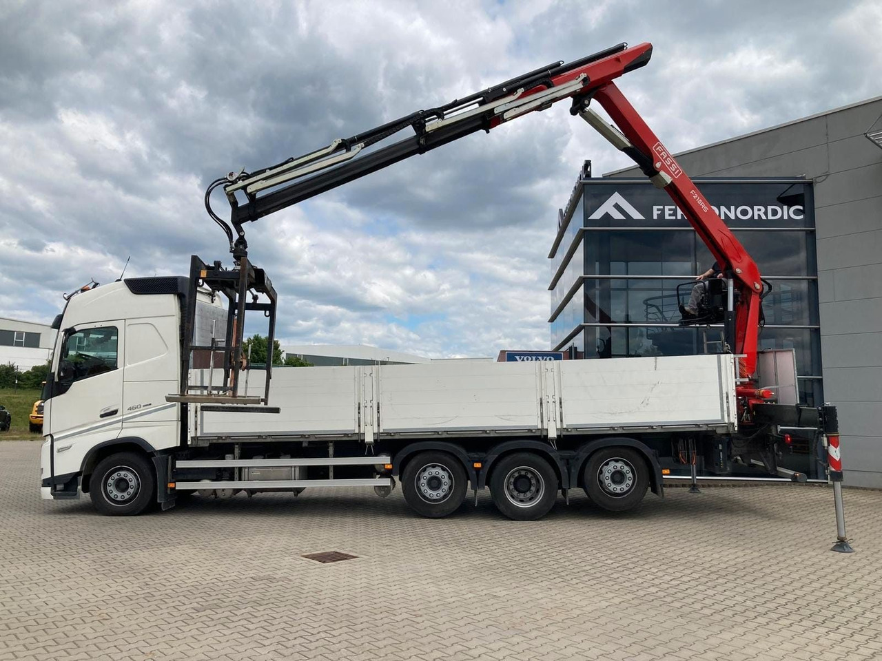 Volvo FH460 8x2 TRIDEM VLA&NLA gelenkt*FASSI F215AS.24 - شاحنة كرين: صور 4 Volvo FH460 8x2 TRIDEM VLA&NLA gelenkt*FASSI F215AS.24 - شاحنة كرين: صور 4