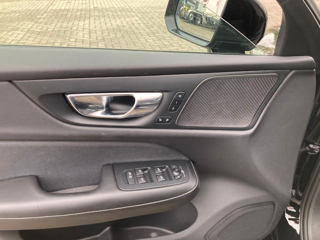 Volvo S60 T5 Lim. R-Design - سيارة: صور 5 Volvo S60 T5 Lim. R-Design - سيارة: صور 5